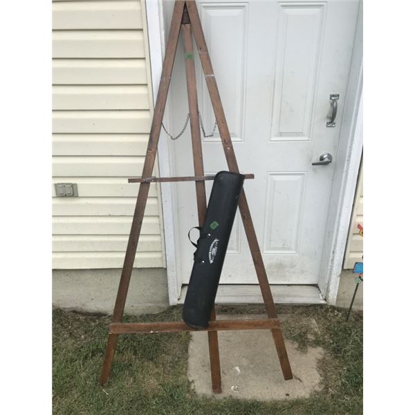 2 Easels 1 comes in case