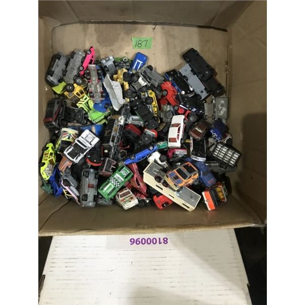 Box with approx 100 Vintage toy Cars, trucks etc