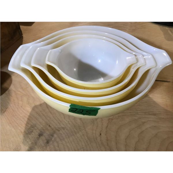 Vintage Pyrex 4 Bowl set