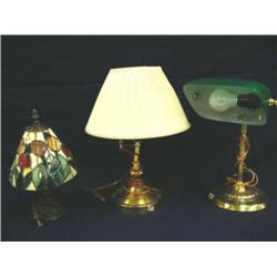 Lot of three lamps (241)
