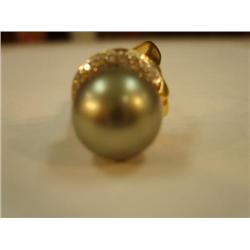 14K gold ring with black pearl total wight.2 oz (241)