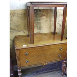 Two drawer chest and two tables (253)