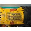 Image 2 : PERCEUSE & SCIE ALTERNATIVE DEWALT A/2-BATT, 1-CHARGEUR