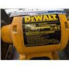 Image 2 : MEULE D'ÉTABLI 8" DEWALT DW275
