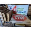 Image 1 : LOT D'AFFICHES PLASTIQUE ET ALUM. ASST