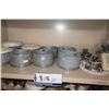 Image 2 : LOT DE PIÈCES VARIÉES (CONTENU D'ARMOIRE SEULEMENT)