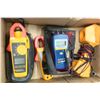 Image 1 : LOT DE 4 TESTEURS ASST