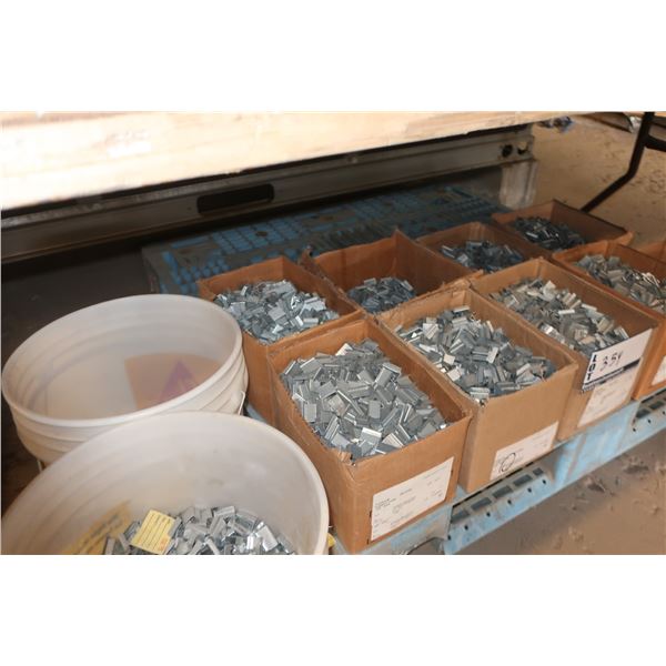 LOT DE +/-20,000pcs ATTACHES DE BANDE D'ACIER