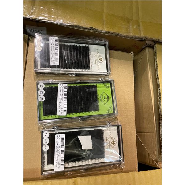 Box full of assorted eyelash extensions - assorted sizes