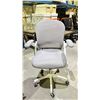 Image 2 : GERTTRONY OFFICE CHAIR- COLOUR WHITE AND GREY *IN BOX*
