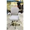 Image 2 : GERTTRONY OFFICE CHAIR- COLOUR WHITE AND GREY *IN BOX*