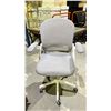 Image 2 : GERTTRONY OFFICE CHAIR- COLOUR WHITE AND GREY