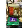 Image 2 : 2 SHELVES OF ASSORTED CHRISTMAS DECOR