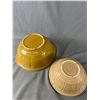 Image 2 : 2 Vintage Mixing Bowls Largest Being 12" Dia 5" Tall
