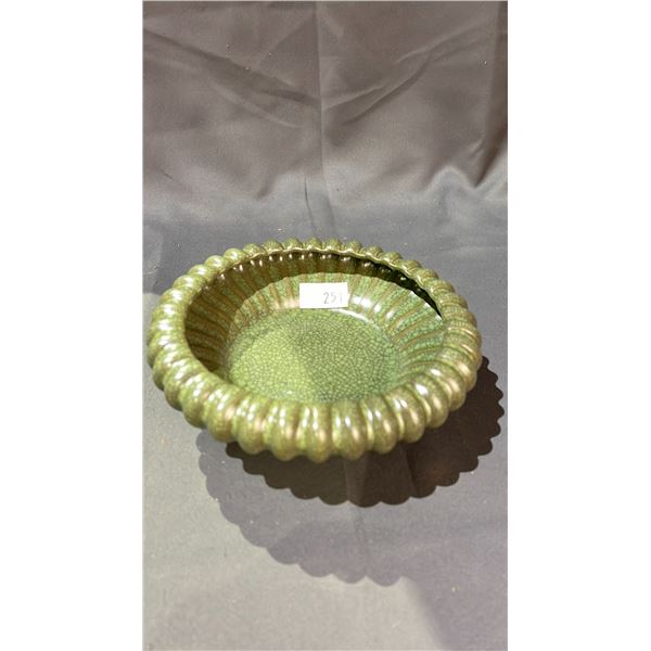 CRACKLE GLAZED PETAL RIM BRUSH WASHER