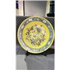 Image 1 : LARGE YELLOW GROUND FAMILLE ROSE ROYAL STUDIO CHARGER