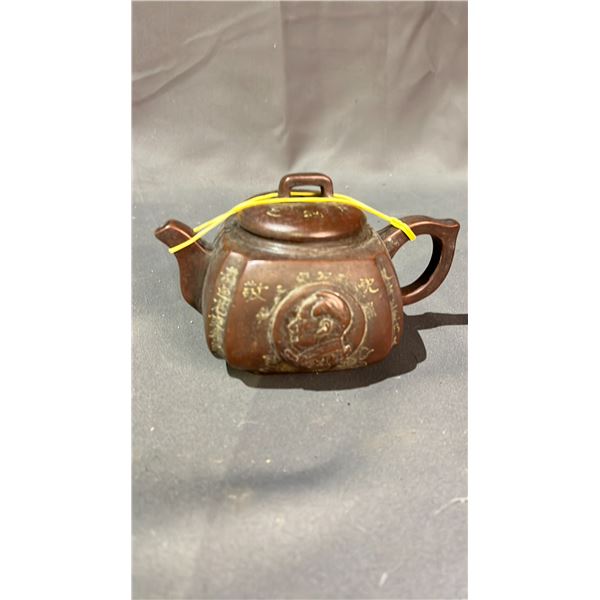PURPLE CLAY CHAIRMAN MAO TEAPOT