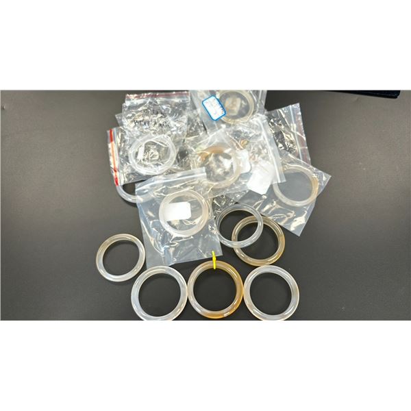 APPROX 20 FASHION BANGLES