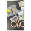 Image 2 : APPROX 22 ASSORTED BEADED BRACELETS