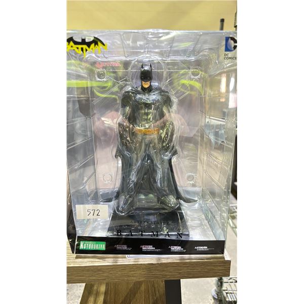 KOTOBUKIYA BATMAN ARTFX+ STATUE 1/10 SCALE PRE-PAINTED FIGURE (BOX DAMAGE)