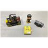 Image 2 : LOT OF ASSORTED COLLECTIBLES INCLUDING; VINTAGE CAMERA, FISHER PRICE POCKET RADIO, BOBBLEHEAD & TIN