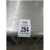 Image 2 : S/S  16"  X  30"  Table