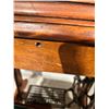 Image 8 : Singer Sewing Machine Table with Accessories