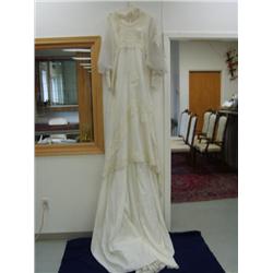 Wedding dress seed pearls (225)
