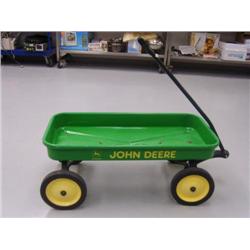 Green John Deere child's wagon (110)