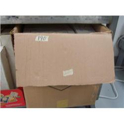Box of baseball cards (221)