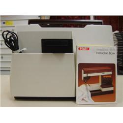 Pfaff sewing machine: creative 471 like new condition (256)