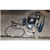Image 1 : Black&Decker Plunge router 1 3/4 HP - works