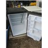Image 3 : Danby mini fridge