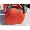 Image 3 : 2 jerry cans 1 has large crack