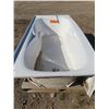 Image 5 : jet tub in great condition 36x72"