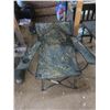 Image 2 : camo camp chair