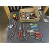 Image 1 : tin snips, knives, assorted hardware