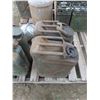 Image 1 : two military gas cans