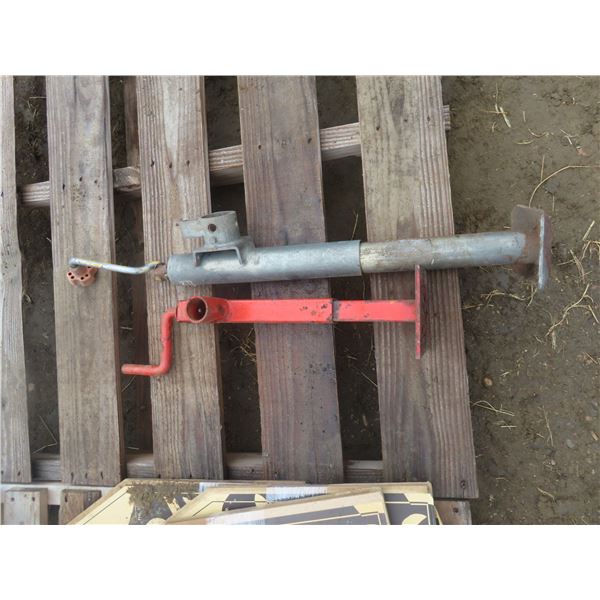 2 trailer jacks