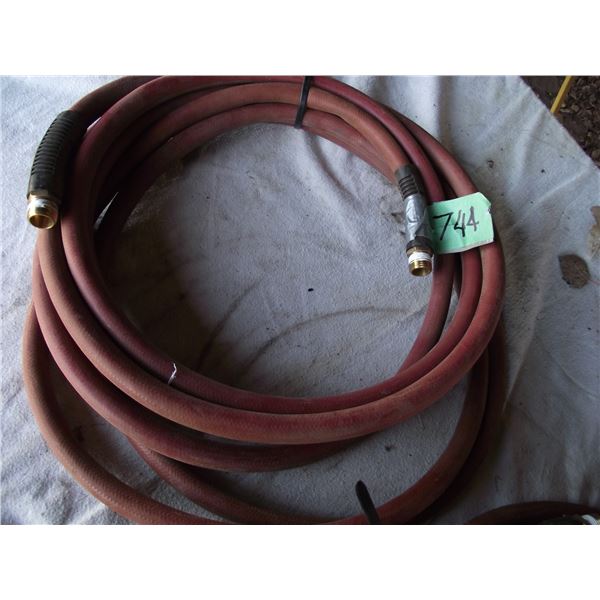 2- 25 ft 1/2" air hoses, 300lb max pressure.