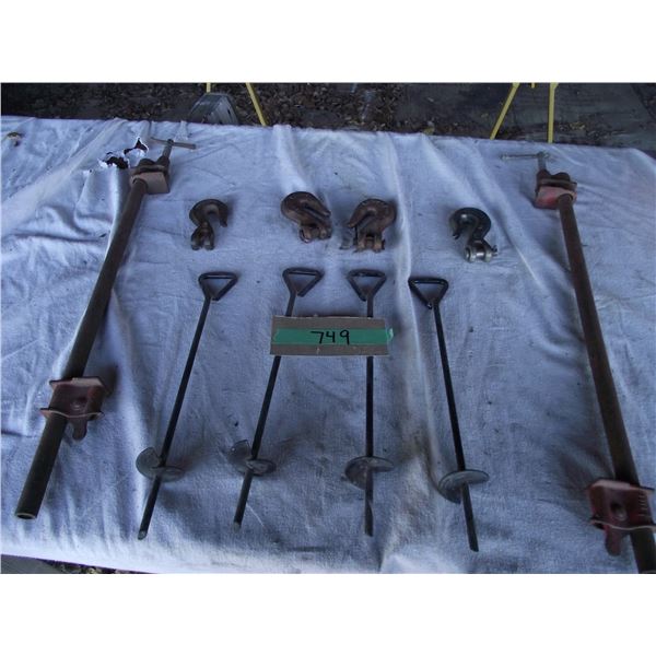 4-Chain Hooks 3/8", 2- Adjustable Clamps, 4- auger tie down pins.
