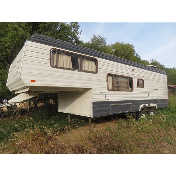 *OFFSITE* 1988 25ft 5th Wheel Prowler Trailer VIN: 2EC5K2522J6540412