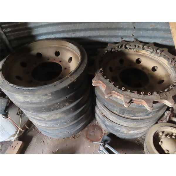 *OFFSITE* 11 tank wheels with one drive gear