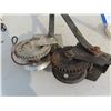 Image 2 : two boat crank winches