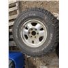 Image 4 : 2 6 bolt GM / chevy rims with worn 265-70-R17 tires
