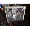 Image 1 : box  fan