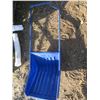 Image 3 : blue snow shovel