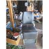 Image 1 : barber chair