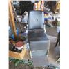 Image 3 : barber chair
