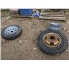 Image 2 : one rim and two rims with tires